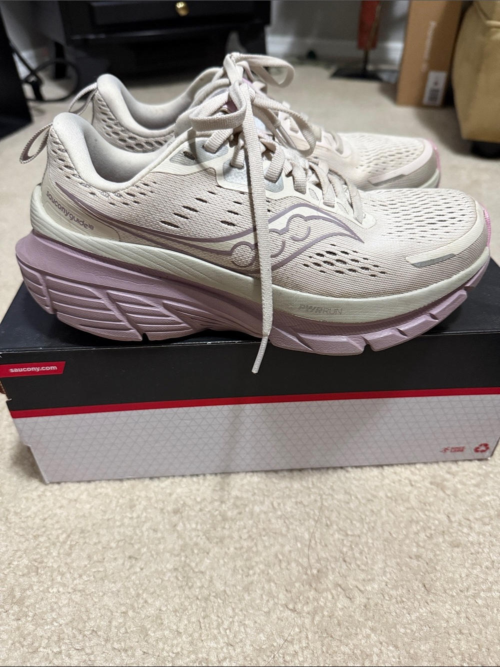Saucony Women’s Guide 18 size 6 wide Cushioning Running Shoes